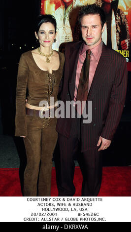 COURTENEY COX & DAVID ARQUETTE. SCHAUSPIELER, FRAU & MANN. HOLLYWOOD, LA, USA.20/02/2001.BF54E26C. Stockfoto