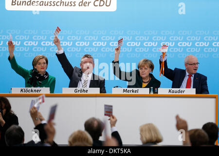 Berlin, Deutschland. 9. Dezember 2013. CDU kommt zusammen in Berlin, der Koalitionsvertrag zwischen CSU/CDU und SPD zu diskutieren. / Foto: CDU sagen ja zu der Koalition Vertrag. Stockfoto