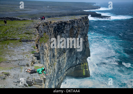 Klippen. Dun Aengus Fort. Inishmore Insel, Aran-Inseln. County Galway, Irland, Europa. Stockfoto