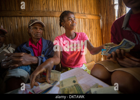 Mikrofinanzierung Dorfversammlung in Vatomandry Bezirk, Madagaskar Stockfoto