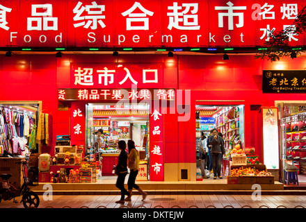 Außenseite des chinesischen Supermarkt Lebensmittel für Verkauf Peking District, VR China, Volksrepublik China, Asien Stockfoto