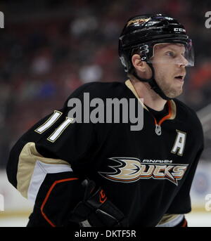 10. Februar 2010 - Anaheim, Kalifornien, USA - Anaheim Ducks Zentrum Saku Koivu Finnlands während eines NHL Eishockey-Spiel gegen die Edmonton Oilers im Honda Center abgebildet ist.  (Kredit-Bild: © Mark Samala/ZUMA Press) Stockfoto