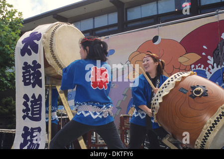 Taiko-Trommler während der jährlichen Nihonmachi Straße Fair in Japantown, San Francisco, Kalifornien Stockfoto