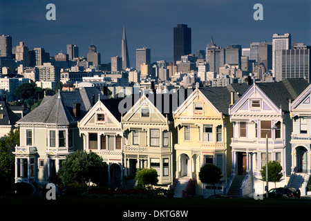 Die sieben Painted Ladies, viktorianischen Häuserreihe in der Nähe von Alamo Square, San Francisco, Kalifornien Stockfoto