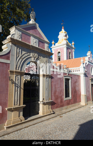 Pousada de Faro befindet sich in der Stadt Estoi, nur 10 km von Faro entfernt, auf dem Gelände einen schönen Estoi-Palast aus dem 19. Jahrhundert. Stockfoto