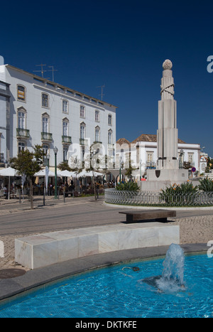 Kriegerdenkmal in Platz der Republik, Tavira, Algarve, Portugal Stockfoto