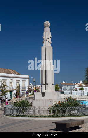 Kriegerdenkmal in Platz der Republik, Tavira, Algarve, Portugal Stockfoto