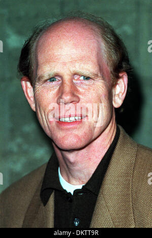 RON HOWARD. FILMREGISSEUR UND DREHBUCHAUTOR. LOS ANGELES, USA.18/12/2001.BN91C7A Stockfoto