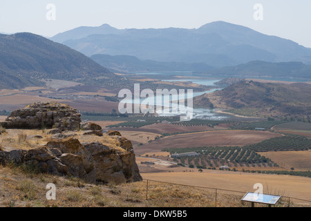 Blick von der Burg Ruinen bei Teba, über die umliegende Landschaft, Andalusien, Spanien Stockfoto