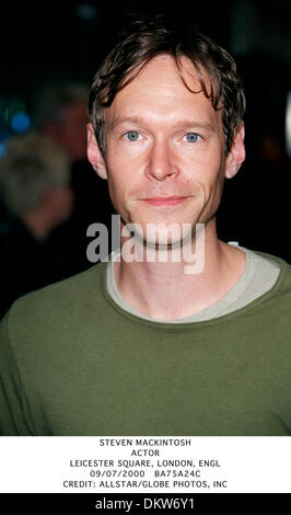 9. Juli 2000 - LEICESTER SQUARE in LONDON, ENGL - STEVEN MACKINTOSH. SCHAUSPIELER. LEICESTER SQUARE IN LONDON ENGL.09/07/2000.BA75A24C. CREDIT: (Kredit-Bild: © Globe Photos/ZUMAPRESS.com) Stockfoto