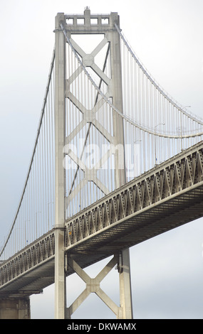 Bay Bridge, San Francisco, Kalifornien - Bay Bridge Closeup vertikal Fotografie Stockfoto