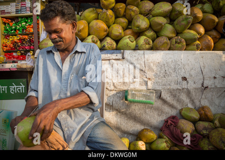 Kokosnuss-Saft Verkäufer - Mumbai (Bombay), Indien Stockfoto