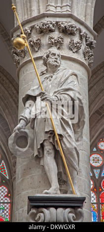 Brüssel - Juni 22: Statue des Heiligen Jakobus der Apostel durch Lucas e Faid Herbe in Cathadral von st. Michael Stockfoto