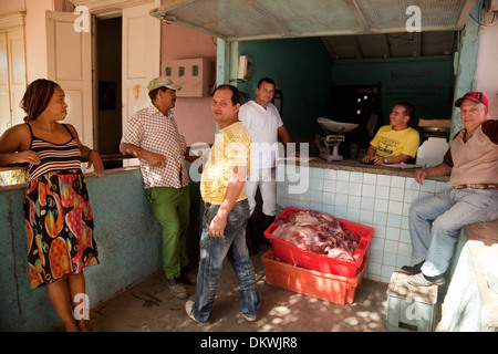 Menschen im lokalen Metzger Shop, Vinales Stadt Kuba Karibik Stockfoto