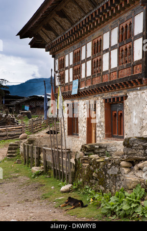 Bhutan, Bumthang Valley, Gaytsa Dorf Sonam Choden Shop, gebaute traditionell Haus Stockfoto