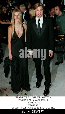 26. März 2000 - BRAD PITT & JENNIFER ANISTON. VANITY FAIR OSCAR PARTY.26/03/2000.Y34G13C. CREDIT: (Kredit-Bild: © Globe Photos/ZUMAPRESS.com) Stockfoto