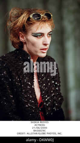 SASKIA REEVES 21. Juni 2000 Stockfotografie - Alamy