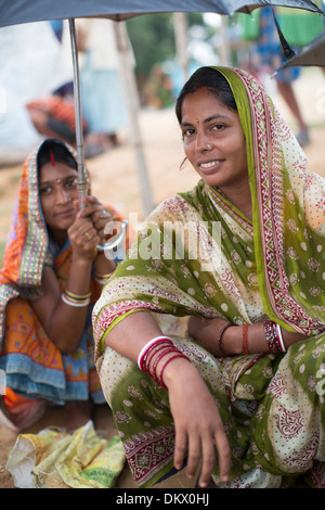 Frauen verkaufen auf dem Markt im Bundesstaat Bihar, Indien. Stockfoto