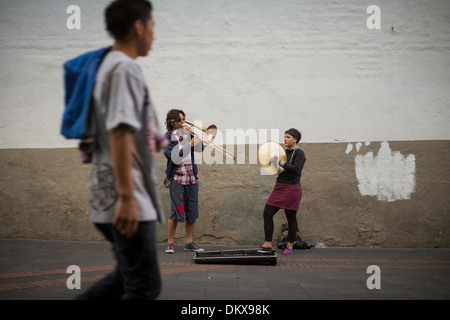 Straßenmusikanten in Quito, Ecuador. Stockfoto