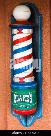 Altmodische Barbers Pol außerhalb einen Friseurladen auf First Street im historischen Stadtzentrum von Fort Myers, Florida, USA Stockfoto