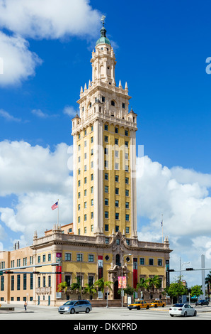 Der Freedom Tower auf dem Biscayne Boulevard in der Innenstadt von Miami, Florida, USA Stockfoto