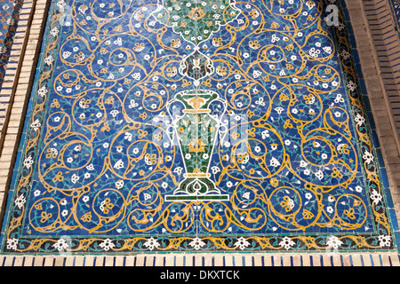 Mosaik neben dem Eingang zu Mir I Arab Medresse, Poi Kalon, Buchara, Usbekistan Stockfoto