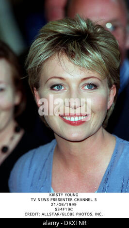 KIRSTY YOUNG. TV-MODERATORIN-NEWS-KANAL 5.21/06/1999.S34F19C. Stockfoto