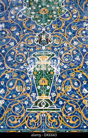 Mosaik neben dem Eingang zu Mir I Arab Medresse, Poi Kalon, Buchara, Usbekistan Stockfoto