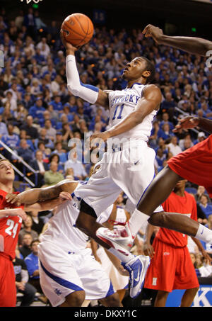 29. Dezember 2009 - Lexington, Kentucky, USA - Kentucky John Wall glitt in die Fahrspur für zwei seiner 9 Punkte wie Kentucky Hartford 104-61 auf Dienstag, 29. Dezember 2009 in Lexington, Kentucky Foto von Mark Cornelison besiegt | Personal. (Kredit-Bild: © Lexington Herald-Leader/ZUMApress.com) Stockfoto