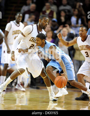 4. Januar 2010 - Charleston, South Carolina; USA - Carolina Tarheels (5) DEXTER STRICKLAND als College von Charleston Cougars besiegen die University of North Carolina-Tarheels mit einem Endstand von 82-79, gespielt in der kolonialen Leben Arena befindet sich in der Innenstadt von Charleston.  Copyright 2009 Jason Moore. (Kredit-Bild: © Jason Moore/ZUMApress.com) Stockfoto