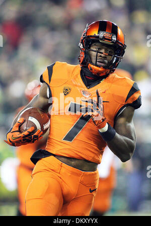Eugene, OR, USA. 29. November 2013. 29. November 2013: Oregon State Beavers Wide Receiver Brandin kocht (7) führt für Birdie während 2013 Oregon Bürgerkrieg zwischen der Oregon State Beavers und Oregon Ducks Autzen Stadium, Eugene, OR © Csm/Alamy Live-Nachrichten Stockfoto
