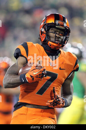 Eugene, OR, USA. 29. November 2013. 29. November 2013: Oregon State Beavers Wide Receiver Brandin kocht (7) führt für Birdie während 2013 Oregon Bürgerkrieg zwischen der Oregon State Beavers und Oregon Ducks Autzen Stadium, Eugene, OR © Csm/Alamy Live-Nachrichten Stockfoto