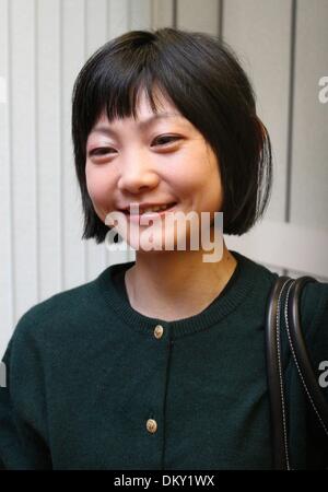 25. Januar 2010 - Tallinn, Estland - YUKO KAWAGUCHI und Smirnow gewinnen Gold bei der ISU Eiskunstlauf Meisterschaft.  Bild: 7. April 2009 - St Petersburg, Russland - Eiskunstläuferin YUKO KAWAGUCHI.  (Kredit-Bild: © PhotoXpress/ZUMA Press) Stockfoto