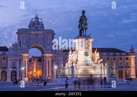 Praça Comercio bei Nacht, Baixa, Lissabon, Portugal Stockfoto