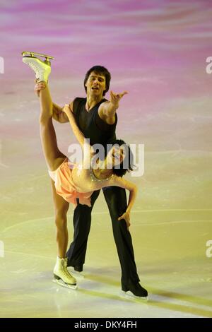 25. Januar 2010 - Tallinn, Estland - YUKO KAWAGUCHI und ALEXANDER SMIRNOV gewinnen Gold bei der ISU Eiskunstlauf Meisterschaft. Bild: 27. Dezember 2009 - St Petersburg, Russland - Yuko Kawaguchi und Alexander Smirnov erklingt in Russland Abbildung Eislauf-Meisterschaft in St. Petersburg. Kawaguchi und Smirnow wurde Meister von Russland. (Kredit-Bild: © PhotoXpress/ZUMA Press) Stockfoto