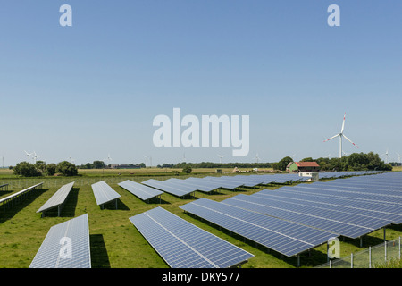 Energie, Solar-Panel, Windkraftanlagen, Niebuell, Schleswig Holstein, Deutschland Stockfoto