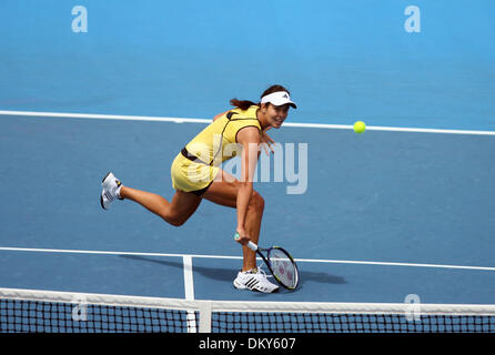 19. Januar 2010 - Melbourne, Victoria, Australien - ANA IVANOVIC (SRB) Niederlagen Shenay Perry (USA) 6-2, 6-3 in Runde 1 spielen bei der 2010 Australian Open der Tennis. (Kredit-Bild: © MM Bilder/ZUMA Press) Stockfoto