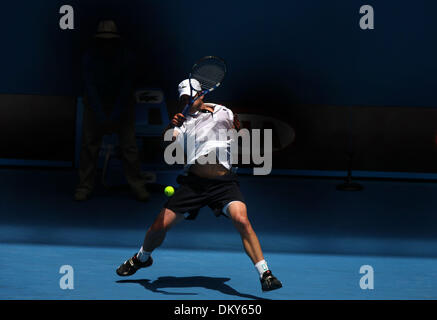 20. Januar 2010 - Melbourne, Victoria, Australien - Tennis Spieler ANDY RODDICK (USA) Niederlagen setzt Thomaz Bellucci (BRA) in gerader, 6-3, 6-4, 6-4 während der Runde eine Aktion bei den Australian Open 2010. (Kredit-Bild: © MM Bilder/ZUMA Press) Stockfoto