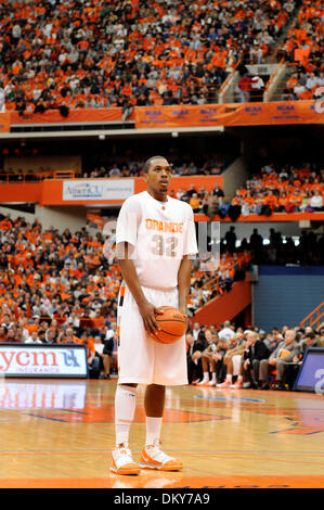 23. Januar 2010: Syrakus weiterleiten Kris Joseph (32) wartet einen Freiwurf zu schießen. Syrakus besiegt Marquette 76-71 in einem Big East Conference-Spiel bis an die Carrier Dome in Syracuse, New York. (Kredit-Bild: © Alan Schwartz/Cal Sport Media/ZUMApress.com) Stockfoto