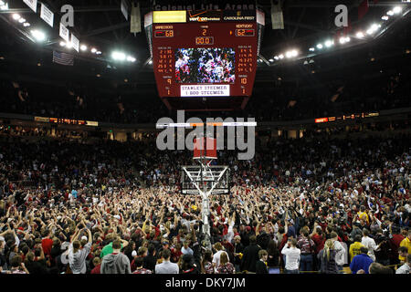 26. Januar 2010 - Columbia, Kentucky, USA - Fans stürmten das Gericht nach der University of Kentucky wurden von der University of South Carolina in Colonial Life Arena in Columbia, SC, Dienstag, 26. Januar 2010 besiegt. Dies ist zweite Hälfte Aktion. SC gewann 68-62.  Foto von Charles Bertram | Personal (Kredit-Bild: © Lexington Herald-Leader/ZUMApress.com) Stockfoto