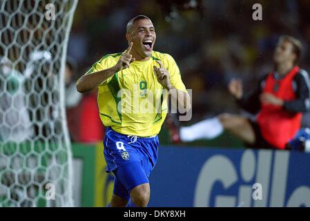 19. April 1942 - Deutschland V Brasilien WORLD CUP FNL - RONALDO. BRASILIEN & INTER MAILAND. INTERNATIONAL STADIUM YOKOHAMA. DEUTSCHLAND V BRASILIEN WORLD CUP FNL.30/06/2002.DIB4039. K47872. WELT CUP PREWIEW 2006. (Kredit-Bild: © Globe Photos/ZUMAPRESS.com) Stockfoto