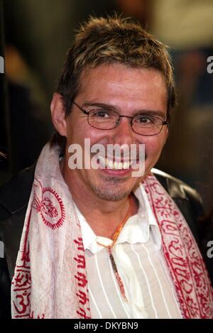 11. März 2002 - Los Angeles, USA - Pedro Damian.Premiere "SHOWTIME". Chinese Theatre, Los Angeles, USA.11.  Mar 2002..K24375AM. ALEC MICHAEL / (Kredit-Bild: © Globe Photos/ZUMAPRESS.com) Stockfoto