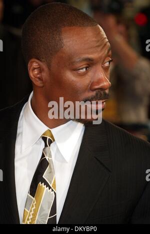 11. März 2002 - Los Angeles, USA - Eddie Murphy.Premiere '' SHOWTIME''. Chinese Theatre, Los Angeles, USA.11.  Mar 2002..K24375AM. ALEC MICHAEL / (Kredit-Bild: © Globe Photos/ZUMAPRESS.com) Stockfoto