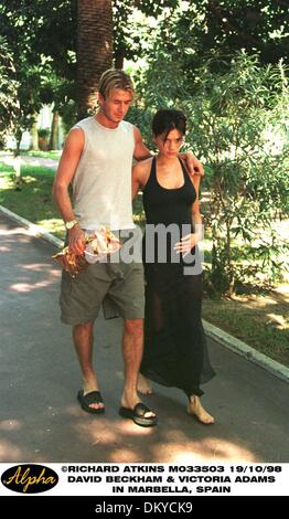 19. Oktober 1998 - Marbella, Spanien - 19.10.98 MARBELLA, Spanien. DAVID BECKHAM & VICTORIA ADAMS im Urlaub (Kredit-Bild: © Globe Photos/ZUMAPRESS.com) Stockfoto