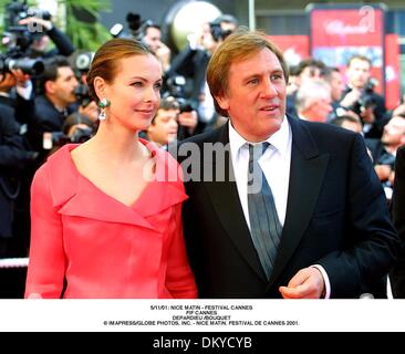 22. Mai 2001 -... 11.05.01: NICE MATIN - FESTIVAL CANNES. FIF CANNES. DEPARDIEU /BOUQUET. Â © IMAPRESS / NICE MATIN. FESTIVAL DE CANNES 2001. (Kredit-Bild: © Globe Photos/ZUMAPRESS.com) Stockfoto