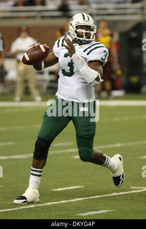 4. Dezember 2009 - Detroit, Michigan, USA - 4. Dezember 2009: Ohio quarterback Theo Scott (3) kriecht, um sein Recht. Zentrale Michigan besiegt Ohio 20-10 für die MAC-Meisterschaft in einem Spiel im Ford Field in Detroit, Michigan. (Kredit-Bild: © Alan Ashley/Southcreek Global/ZUMApress.com) Stockfoto