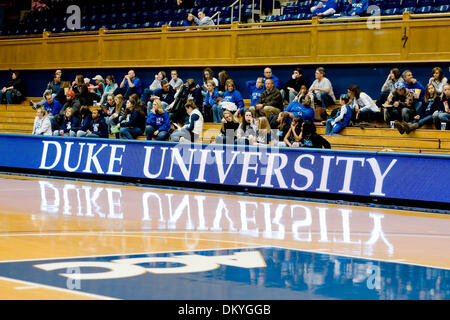 10. Januar 2010 - Durham, North Carolina, USA - 10. Januar 2009: Cameron Indoor Stadium Duke University... Herzog schlägt Wake Forest 65-51.Mandatory Credit: Mark Abbott / Southcreek Global (Credit-Bild: © Mark Abbott/Southcreek Global/ZUMApress.com) Stockfoto