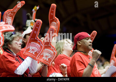 21. Februar 2010 - Durham, North Carolina, USA - 21. Februar 2009: Maryland Fans... Herzog schlägt Maryland 71-59 Cameron Indoor Stadium Durham NC... Obligatorische Credit: Mark Abbott / Southcreek Global (Kredit-Bild: © Mark Abbott/Southcreek Global/ZUMApress.com) Stockfoto