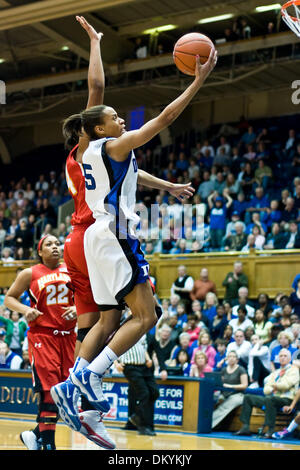 21. Februar 2010 - Durham, North Carolina, USA - 21. Februar 2009: Herzöge #5 Jasmine Thomas junior Guard geht auf den Reifen... Herzog schlägt Maryland 71-59 Cameron Indoor Stadium Durham NC... Obligatorische Credit: Mark Abbott / Southcreek Global (Kredit-Bild: © Mark Abbott/Southcreek Global/ZUMApress.com) Stockfoto