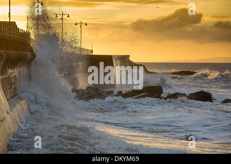 Die Sonne geht über Porthcawl auf der Südküste von Wales Stockfoto